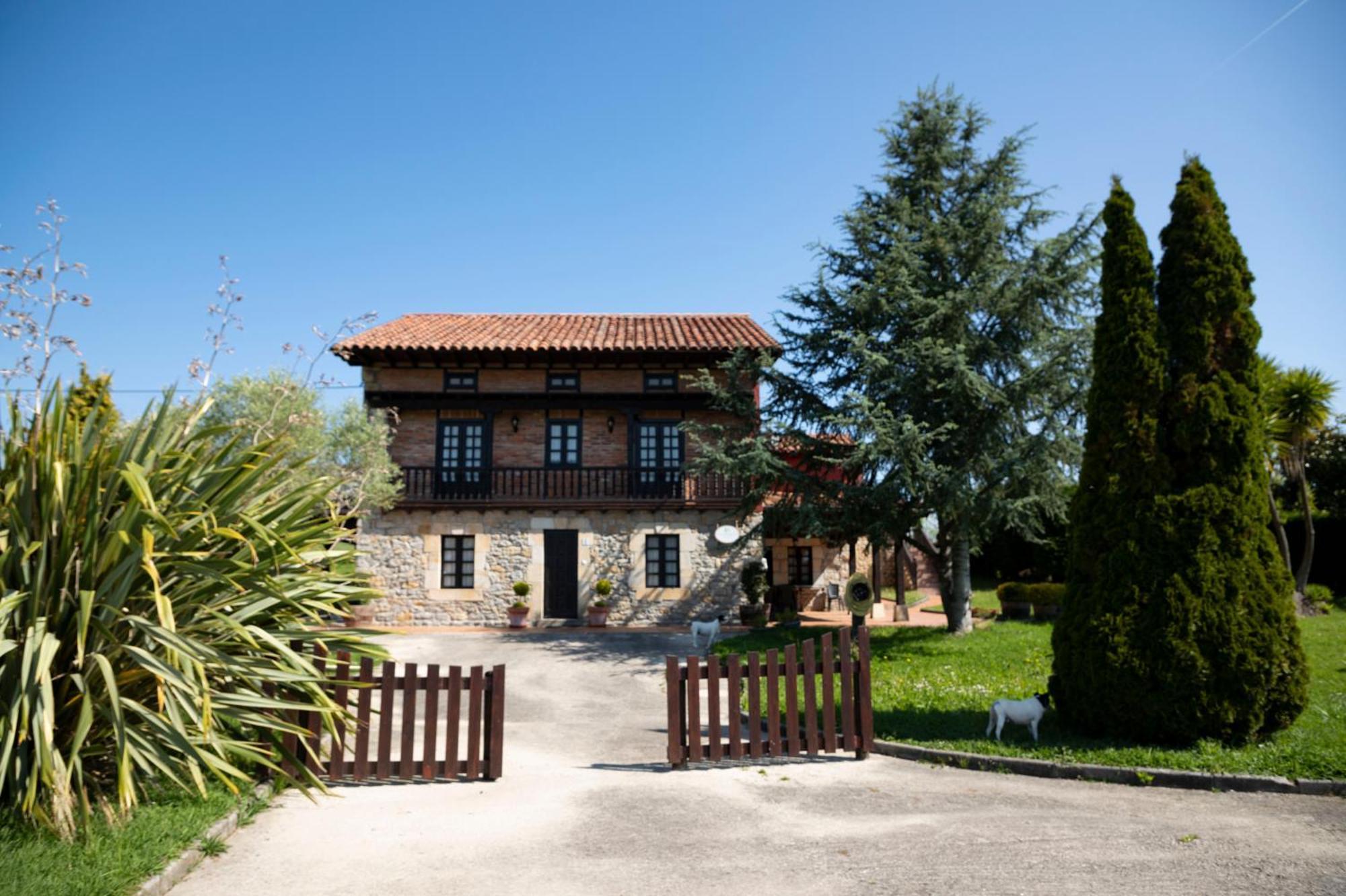 Apartamentos La Gloria Santillana del Mar Exterior foto